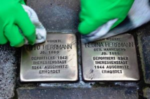 Stolperstein-Putzaktion Magdeburger Schüler*innen @ Stolpersteine in Magdeburg