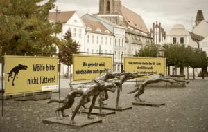Kunst gegen Hass und Gewalt: Die Wölfe sind zurück @ Bahnhofsvorplatz (Willy-Brandt-Platz)